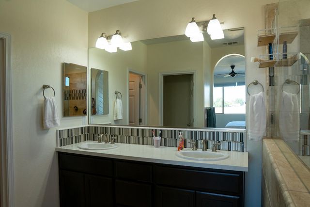 470 Daphne Lane, Lemoore, CA 93245