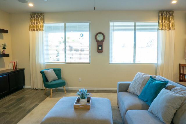 470 Daphne Lane, Lemoore, CA 93245