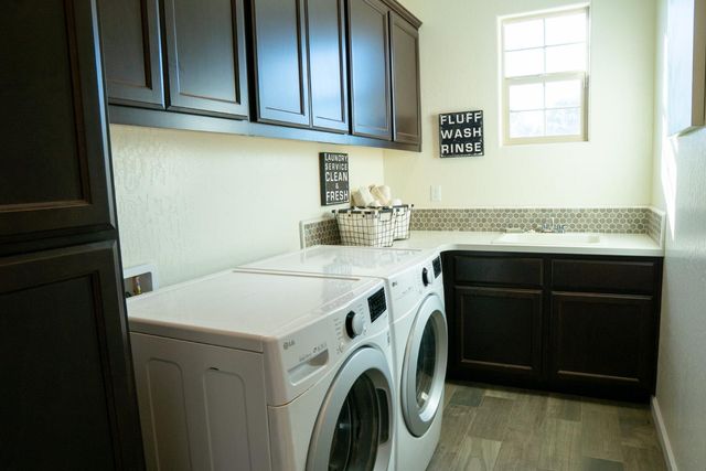 470 Daphne Lane, Lemoore, CA 93245