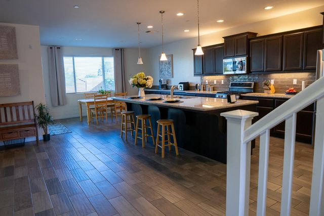 470 Daphne Lane, Lemoore, CA 93245