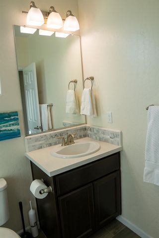 470 Daphne Lane, Lemoore, CA 93245