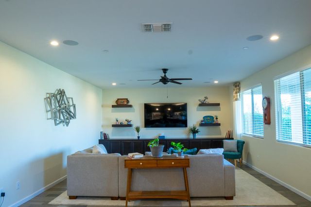 470 Daphne Lane, Lemoore, CA 93245