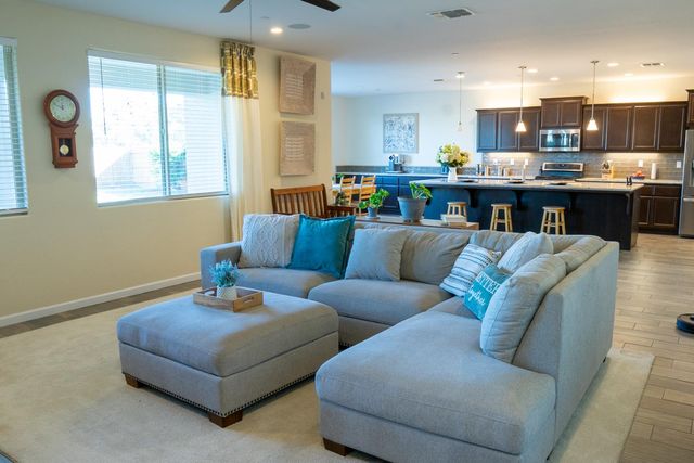 470 Daphne Lane, Lemoore, CA 93245