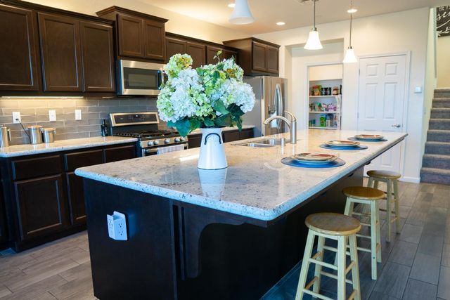 470 Daphne Lane, Lemoore, CA 93245