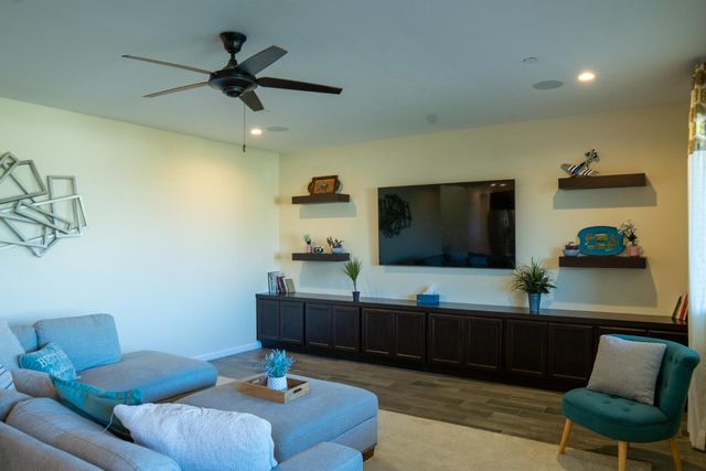 470 Daphne Lane, Lemoore, CA 93245