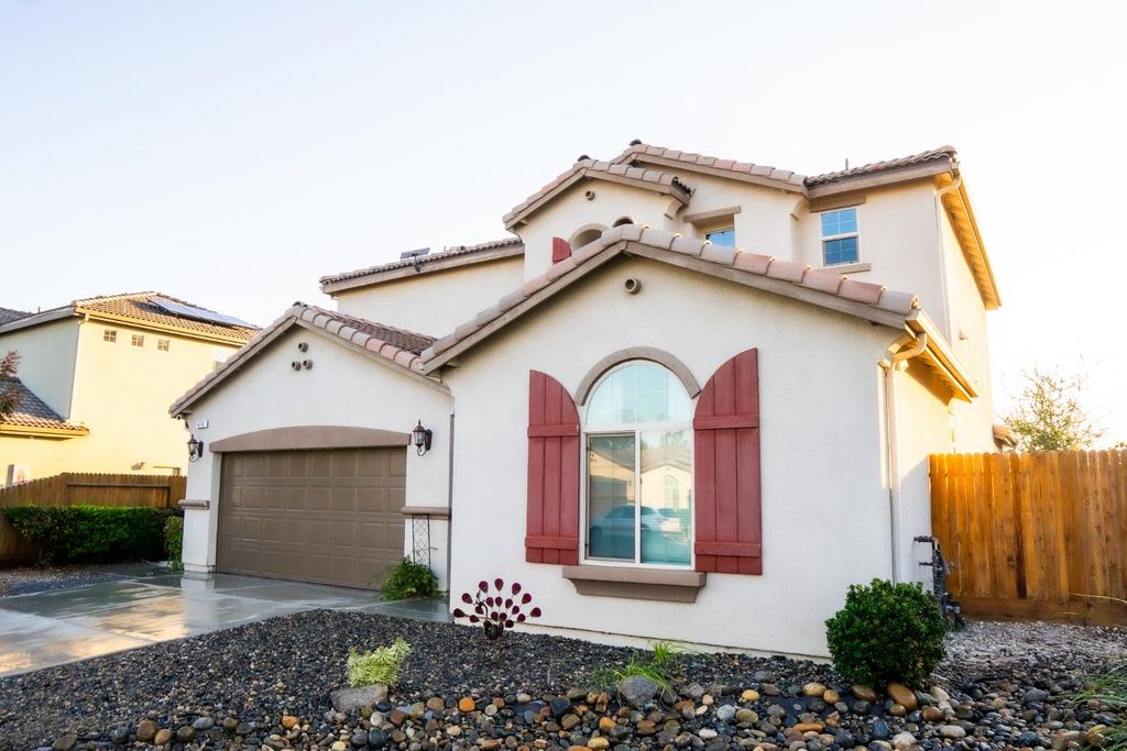 470 Daphne Lane, Lemoore, CA 93245