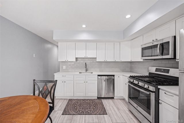 10 Lyndale Lane, Staten Island, NY 10312