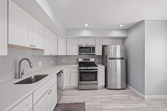10 Lyndale Lane, Staten Island, NY 10312