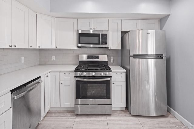 10 Lyndale Lane, Staten Island, NY 10312