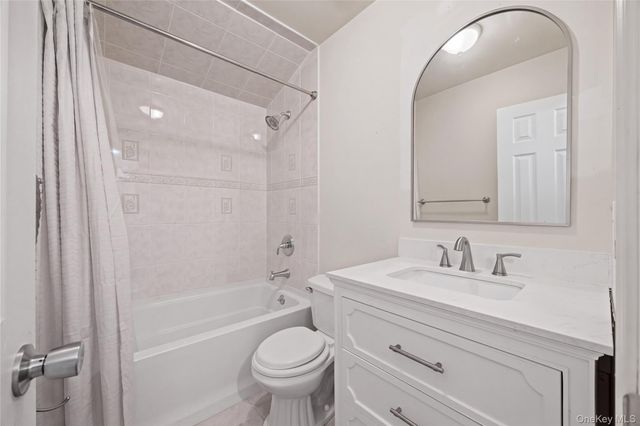 10 Lyndale Lane, Staten Island, NY 10312