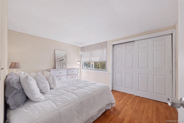 10 Lyndale Lane, Staten Island, NY 10312