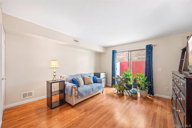 10 Lyndale Lane, Staten Island, NY 10312