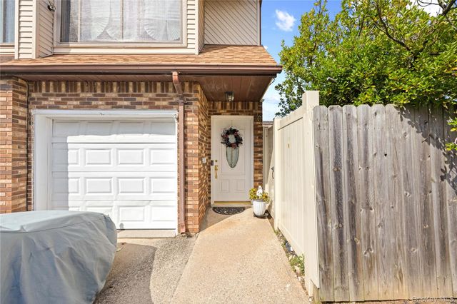 10 Lyndale Lane, Staten Island, NY 10312