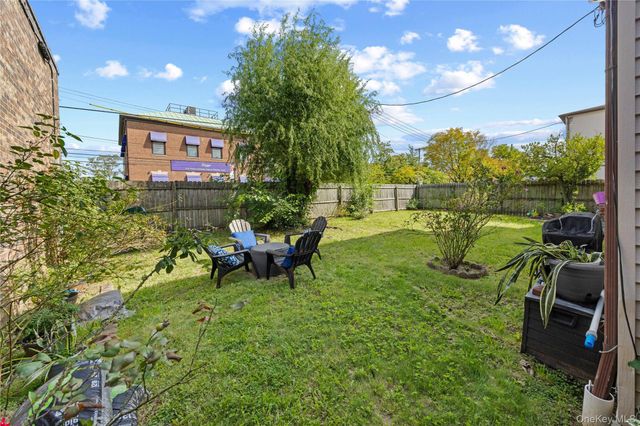 10 Lyndale Lane, Staten Island, NY 10312