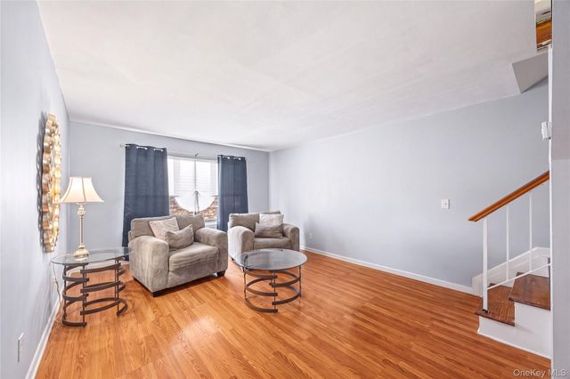 10 Lyndale Lane, Staten Island, NY 10312