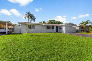 8580 NW 11th Ct, Pembroke Pines, FL 33024