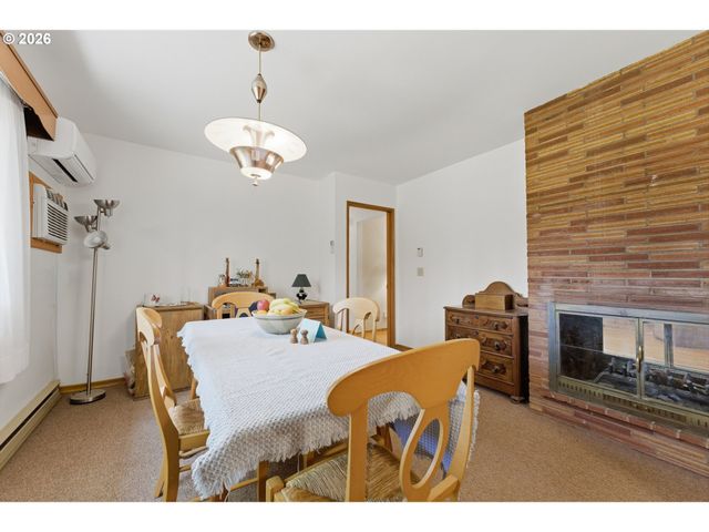 11842 Se GRANT St, Portland, OR 97216