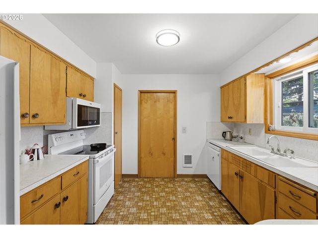 11842 Se GRANT St, Portland, OR 97216