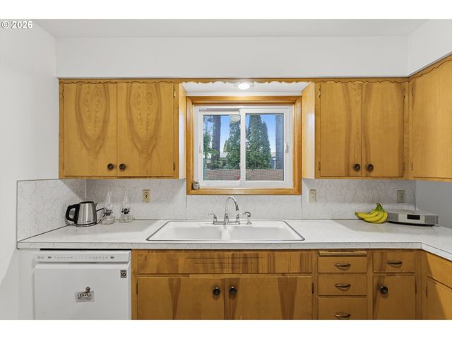 11842 Se GRANT St, Portland, OR 97216