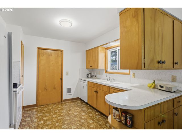 11842 Se GRANT St, Portland, OR 97216
