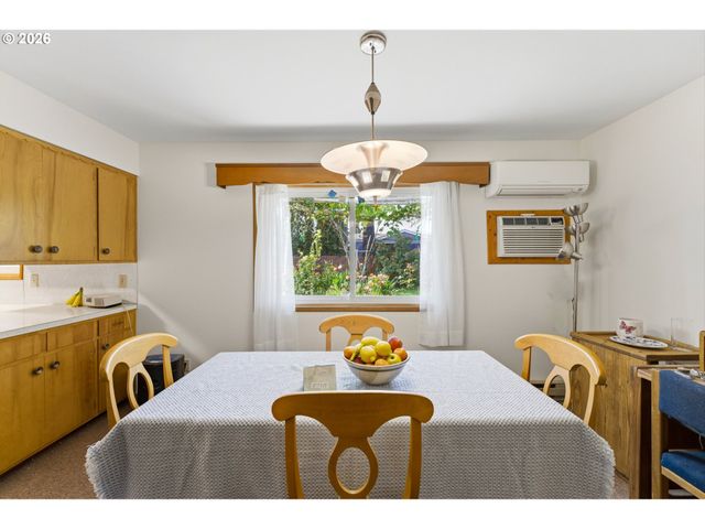 11842 Se GRANT St, Portland, OR 97216