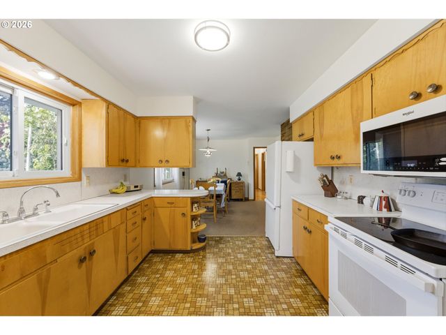 11842 Se GRANT St, Portland, OR 97216