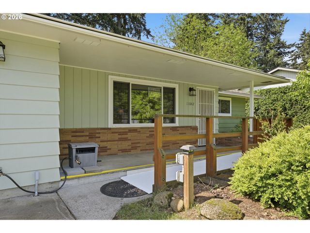 11842 Se GRANT St, Portland, OR 97216