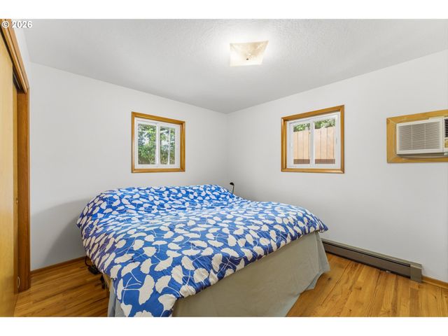 11842 Se GRANT St, Portland, OR 97216
