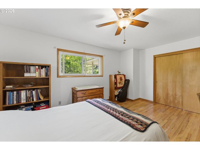 11842 Se GRANT St, Portland, OR 97216