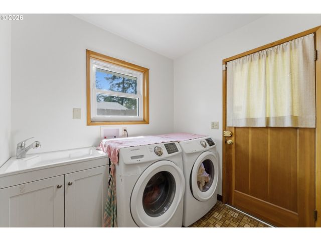 11842 Se GRANT St, Portland, OR 97216