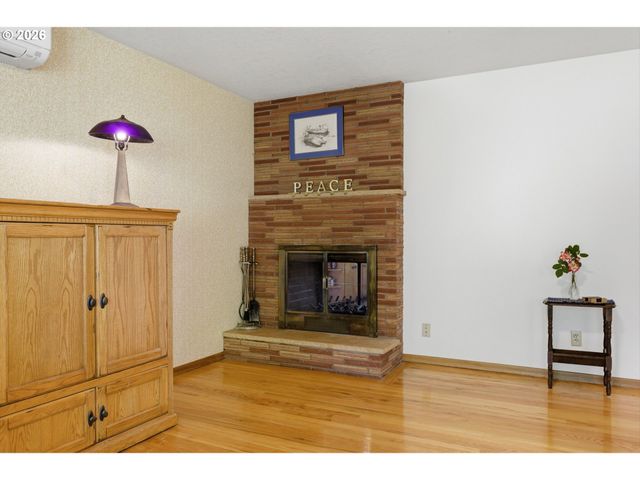 11842 Se GRANT St, Portland, OR 97216
