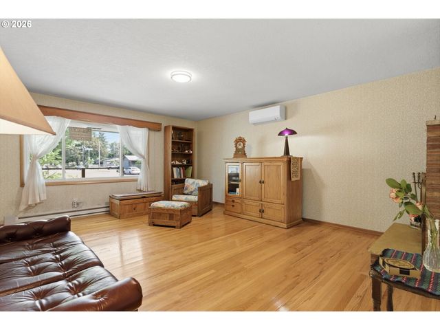 11842 Se GRANT St, Portland, OR 97216
