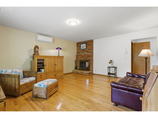 11842 Se GRANT St, Portland, OR 97216
