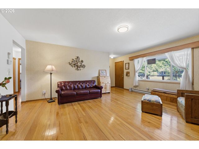 11842 Se GRANT St, Portland, OR 97216