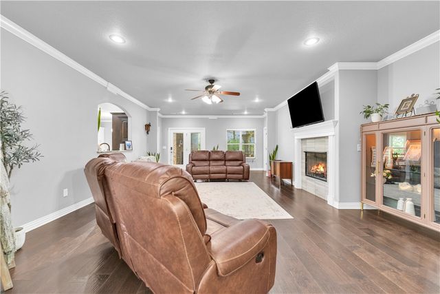 805 Ravine Street, Cave Springs, AR 72718