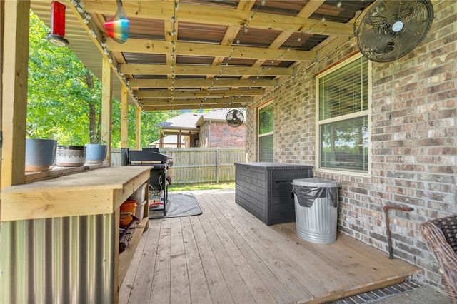 805 Ravine Street, Cave Springs, AR 72718