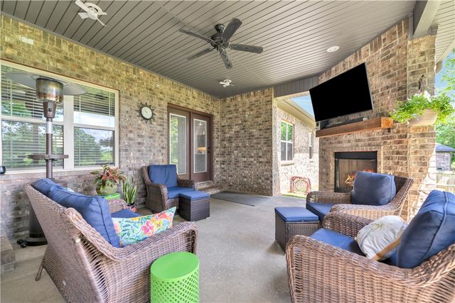 805 Ravine Street, Cave Springs, AR 72718