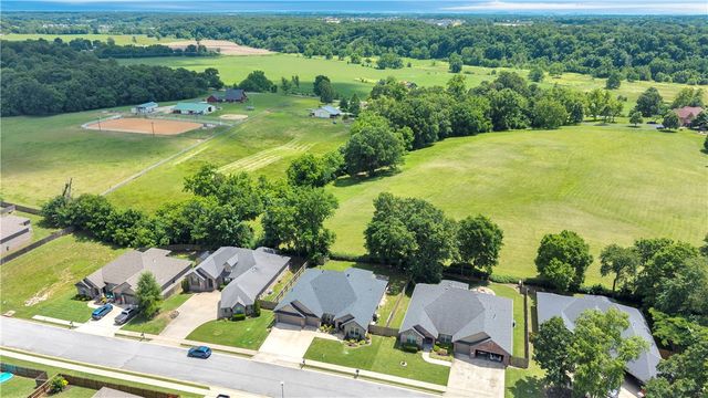 805 Ravine Street, Cave Springs, AR 72718