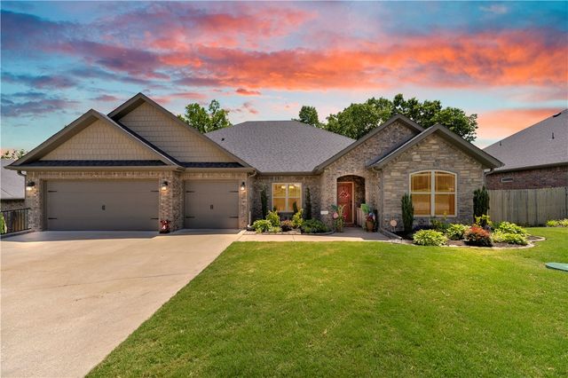 805 Ravine Street, Cave Springs, AR 72718