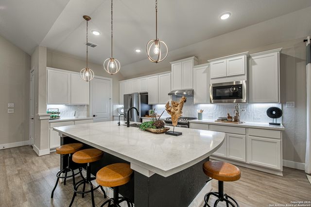 137 Mason Lane, Castroville, TX 78009