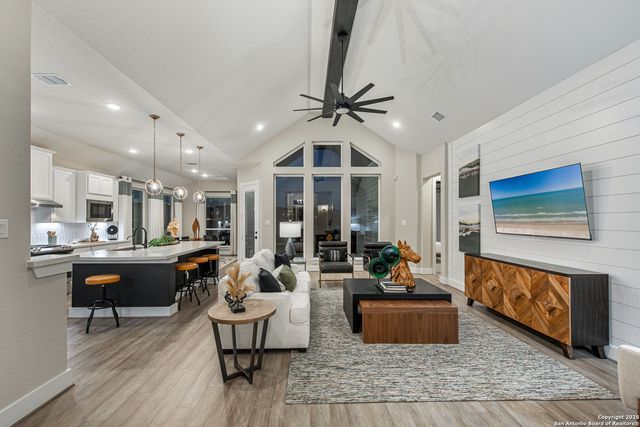 137 Mason Lane, Castroville, TX 78009