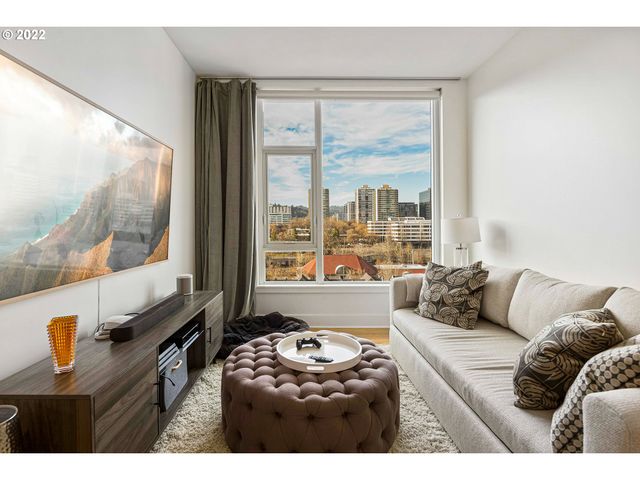 1930 S River Dr W1001, Portland, OR 97201