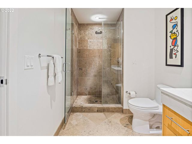 1930 S River Dr W1001, Portland, OR 97201