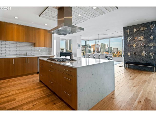 1930 S River Dr W1001, Portland, OR 97201