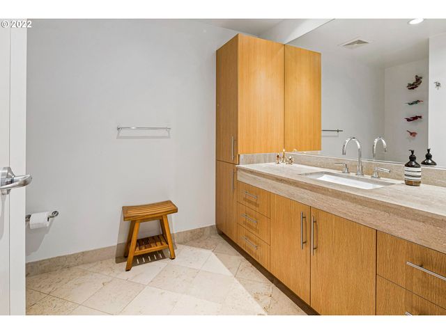 1930 S River Dr W1001, Portland, OR 97201