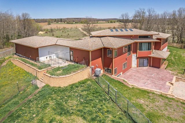 E7521 N Reedsburg Road, Reedsburg, WI 53959