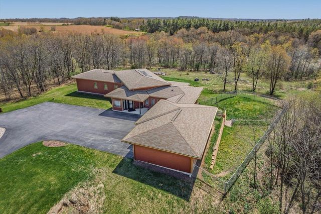 E7521 N Reedsburg Road, Reedsburg, WI 53959