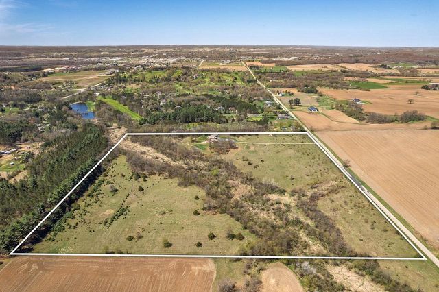 E7521 N Reedsburg Road, Reedsburg, WI 53959