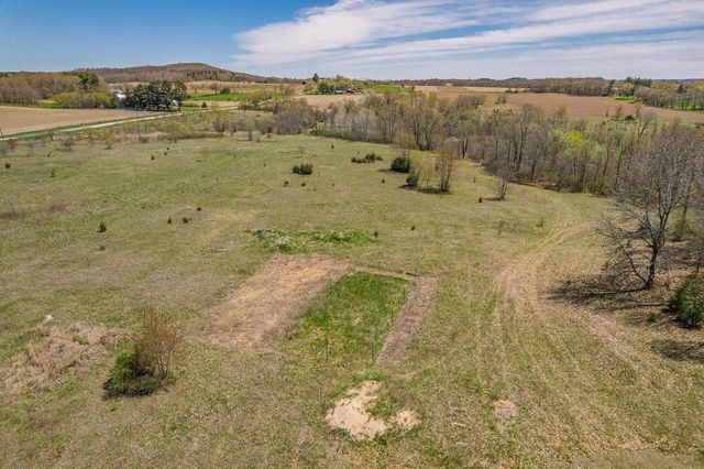 E7521 N Reedsburg Road, Reedsburg, WI 53959