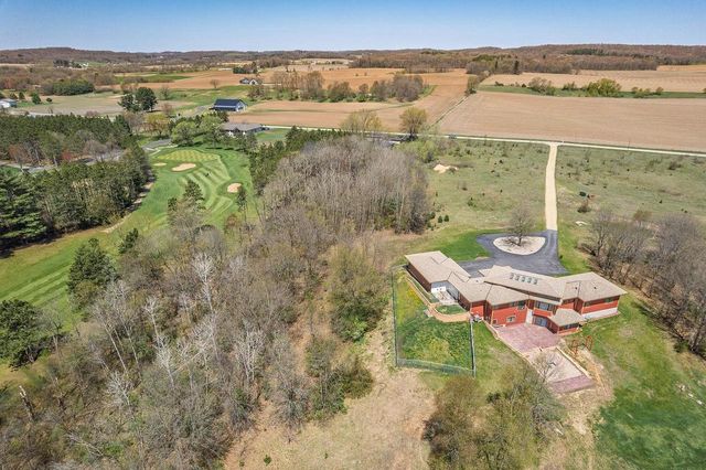 E7521 N Reedsburg Road, Reedsburg, WI 53959